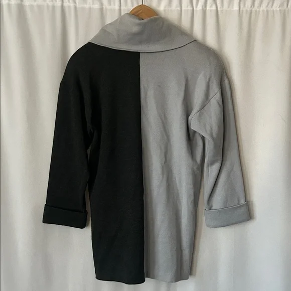 St. John Soft Gray/Black 3/4 Sleeve Pullover Knit Sweater Shirt Top *Size P*🌸🌸 - Picture 2 of 6